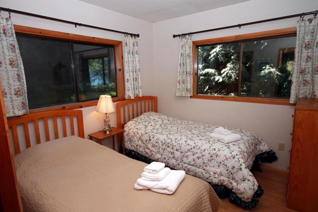 North Beach Inn Eastsound Room photo
